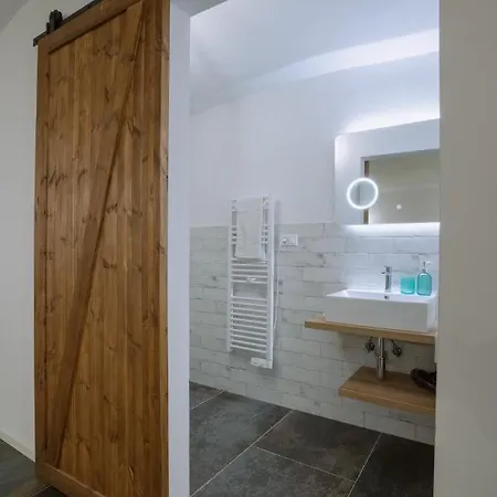 Maneki Serra 1/2d Apartman Bologna